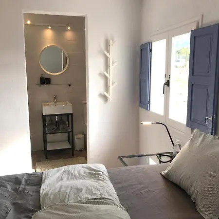 Casita Zayas - *